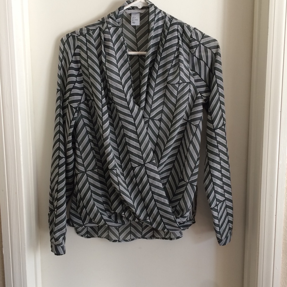 H&M black and white blouse size 4